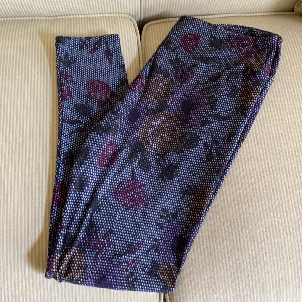Lularoe tall and curvy pixelated floral leggings